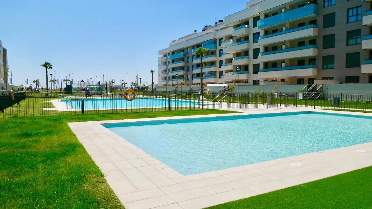 Playa Los Alamos, Descanso Y Ocio En Torremolinos